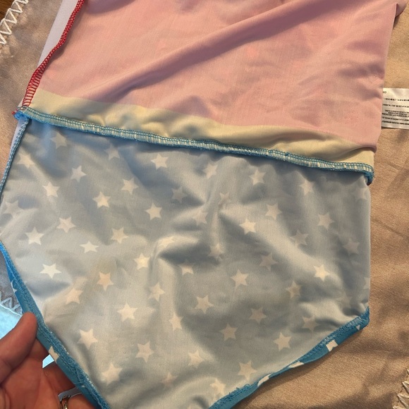 Wonder Woman swimsuit - Picture 7 of 9